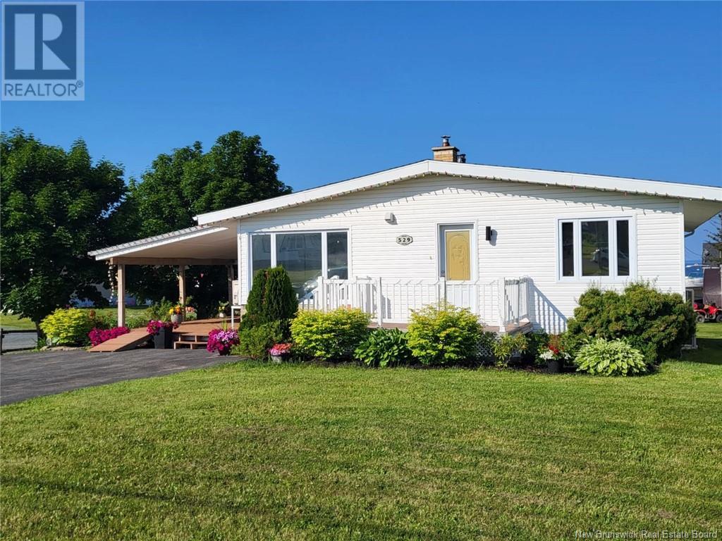 Photo 1 of 49 — 529 Rue Principale, Pointe-Verte, NB E8J3A2