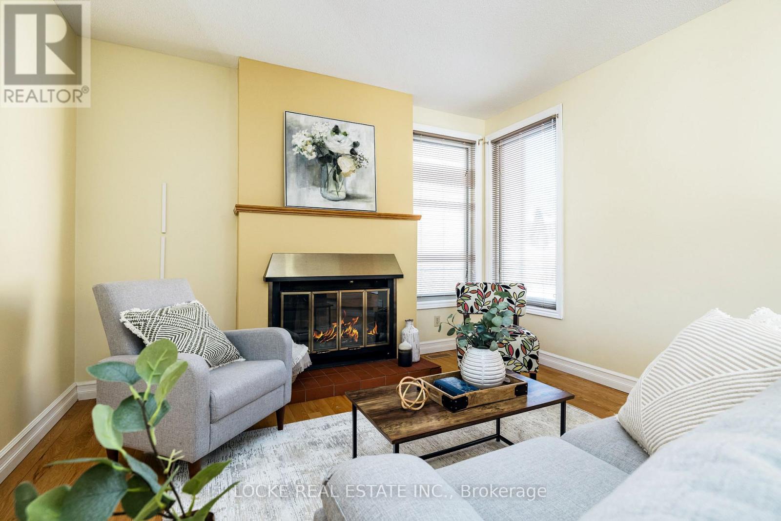 6096 MEADOWHILL CRESCENT