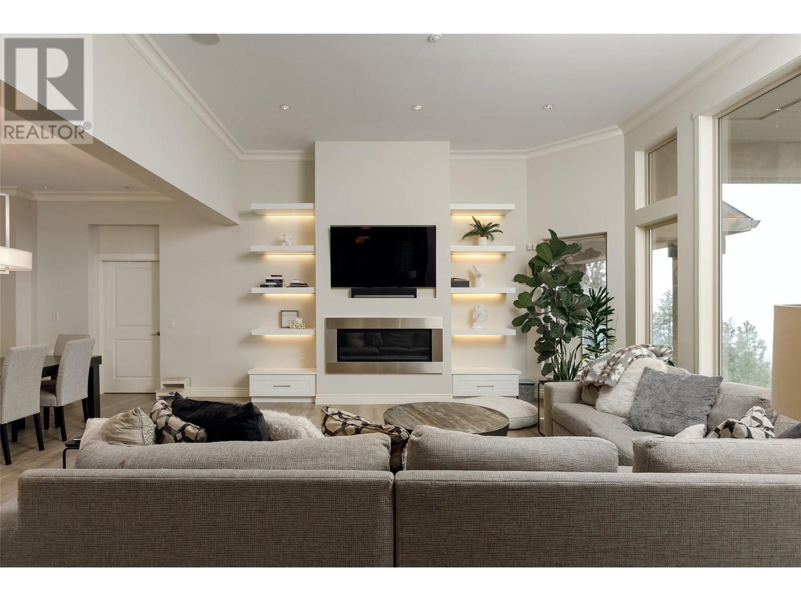 4828 CARMEL Crescent