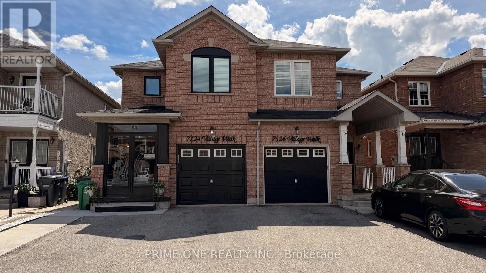 Photo 1 of 37 — 7124 VILLAGE WALK, Mississauga (Meadowvale Village), ON L5W1X4