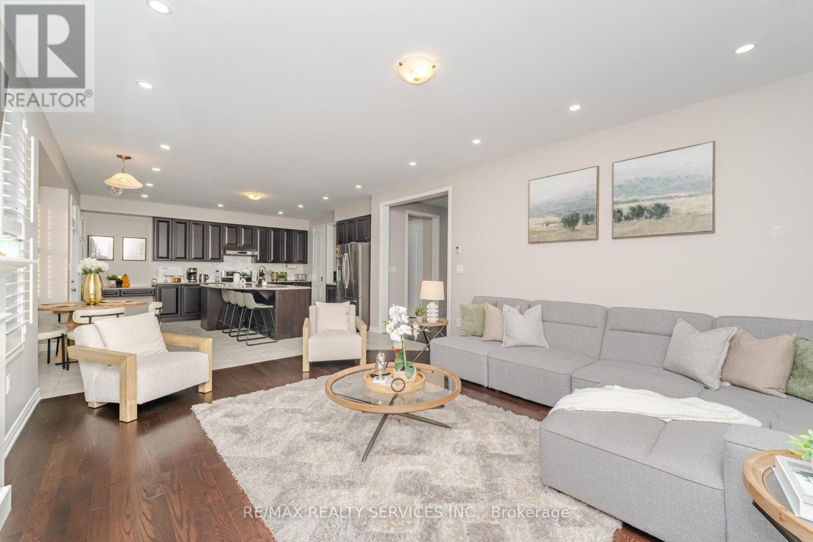 94 NEWHOUSE BOULEVARD