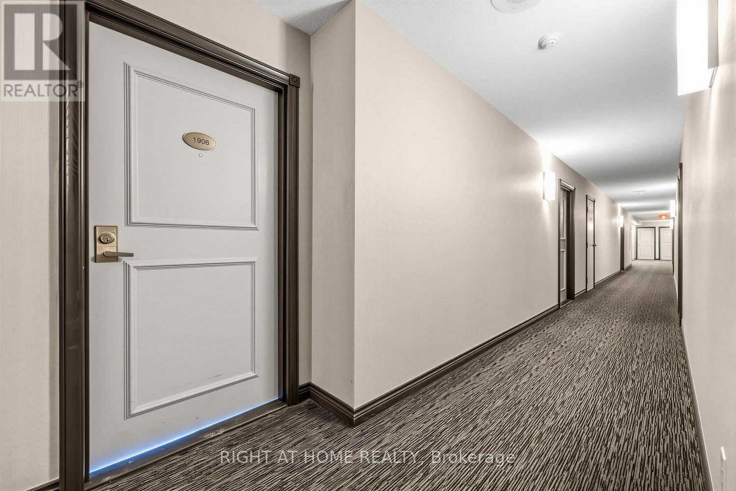 1906 - 260 QUEENS QUAY W