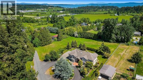 5549 Alderley Rd Saanich BC V8Y1Y2