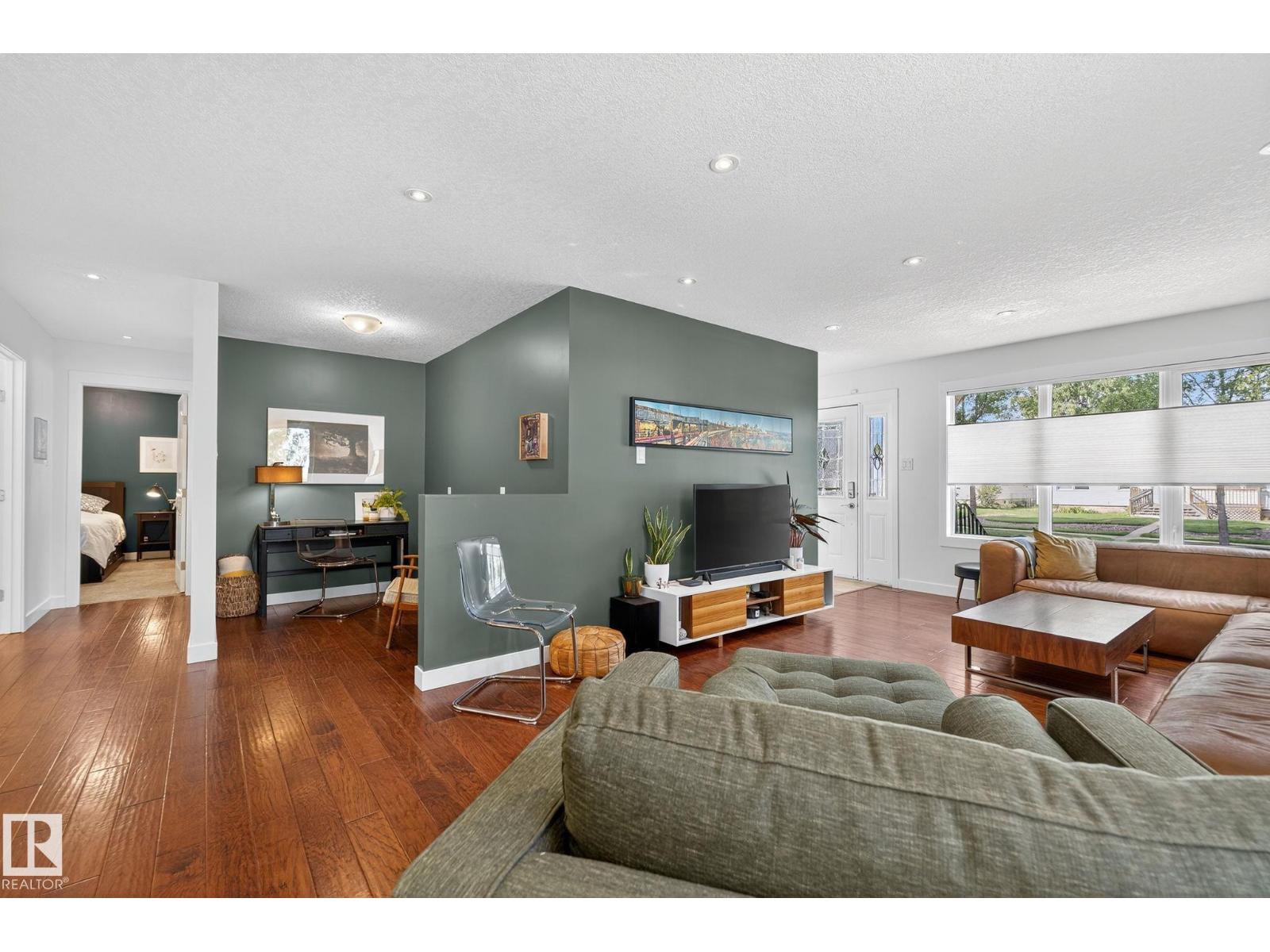 9263 77 ST NW