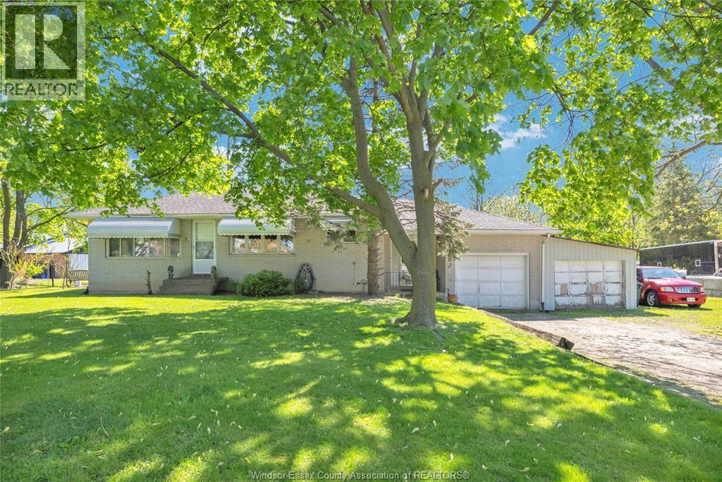 Photo 1 of 30 — 302 WEST PIKE CREEK ROAD, Lakeshore, ON N8N2L9