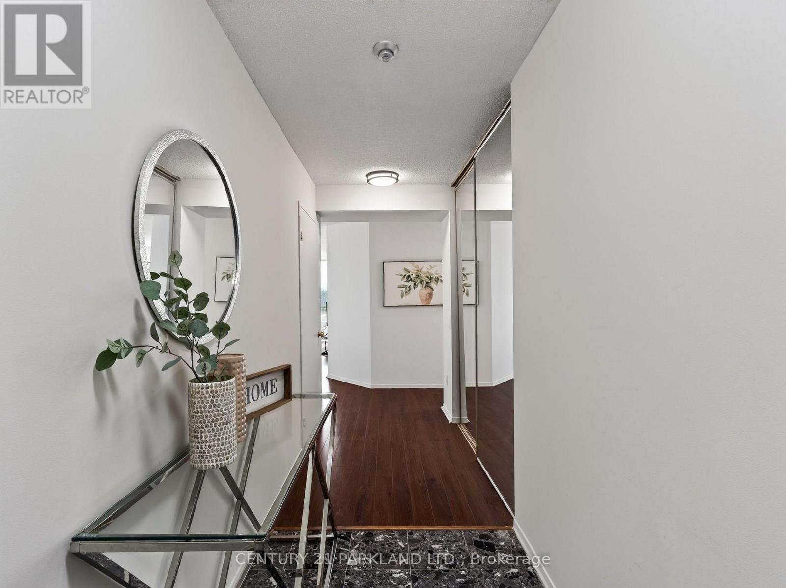 206 - 330 ALTON TOWERS CIRCLE