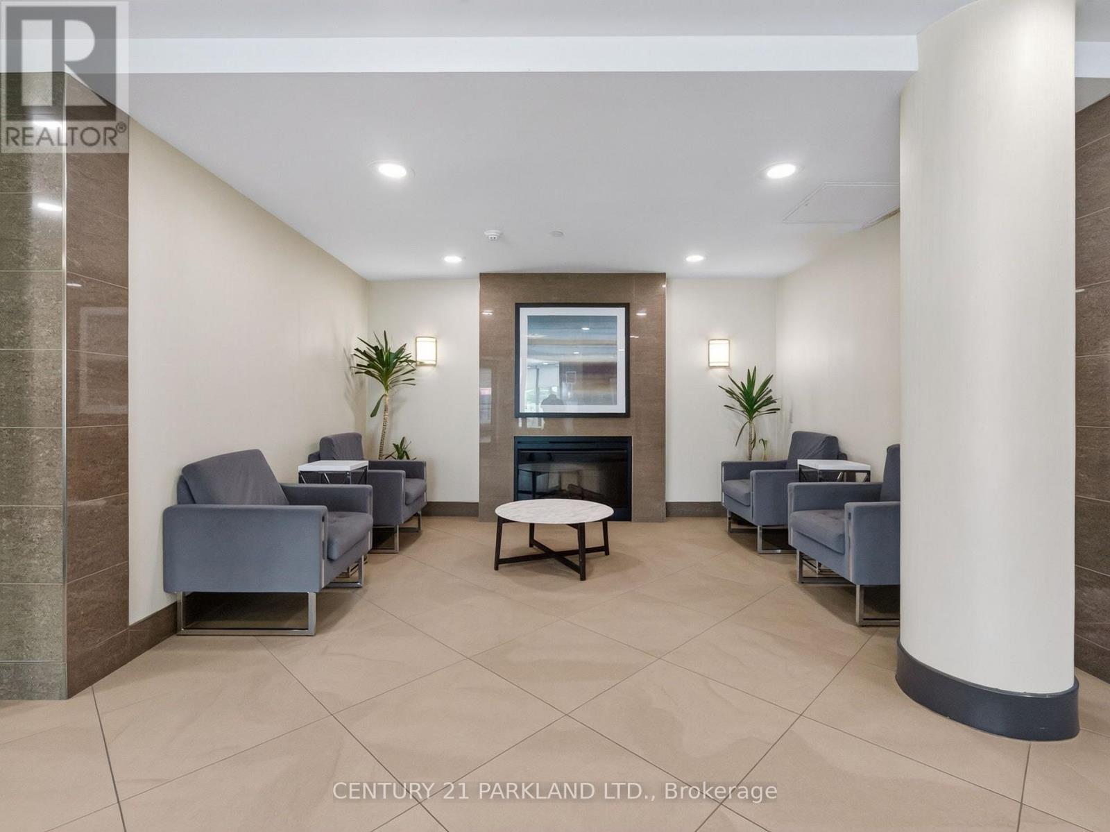 206 - 330 ALTON TOWERS CIRCLE