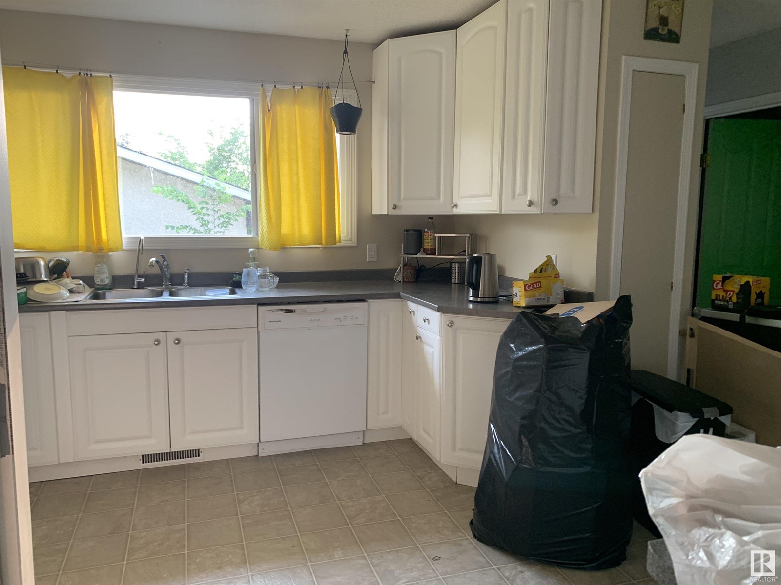 8102 159 ST NW
