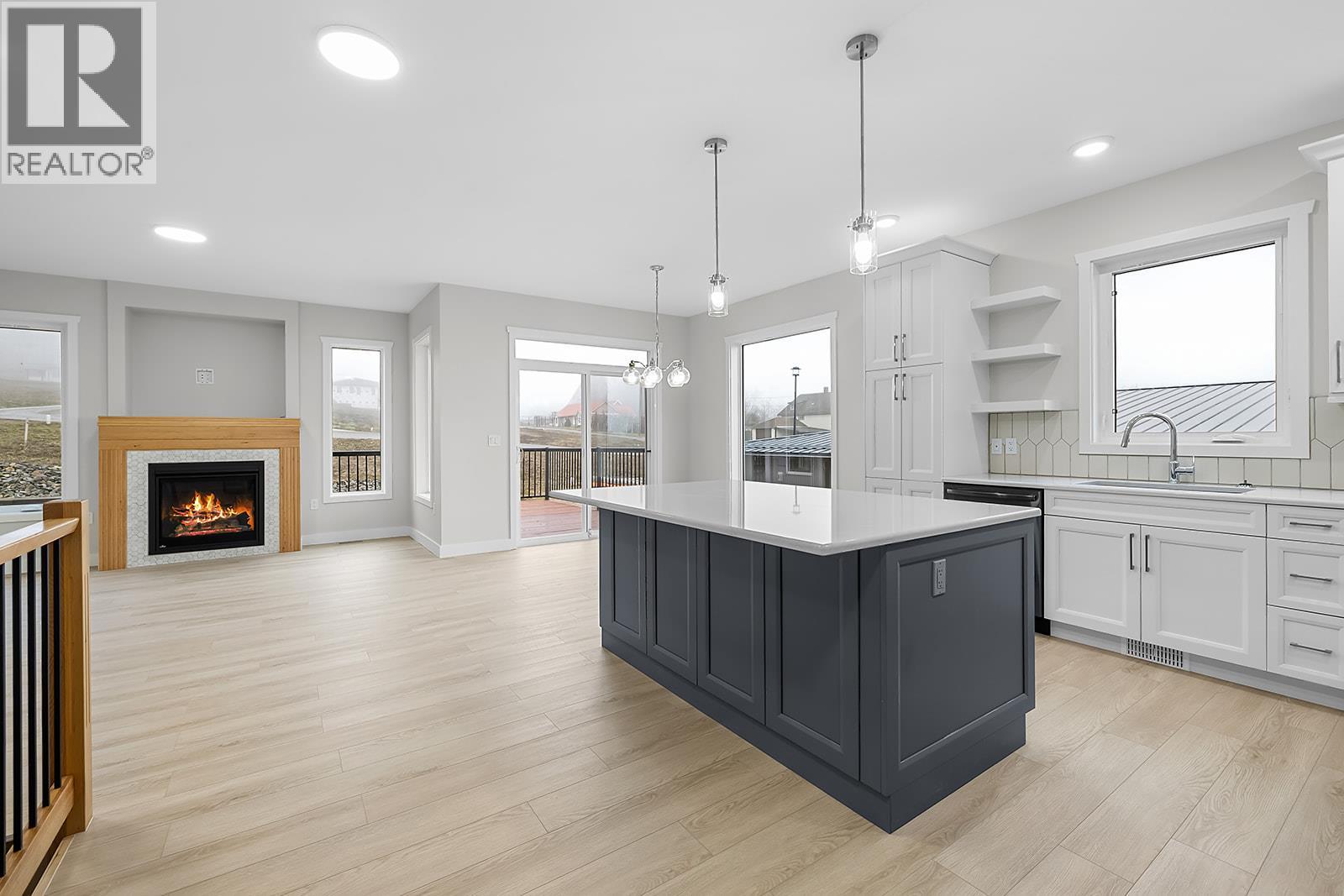 712 Mountain View Crescent