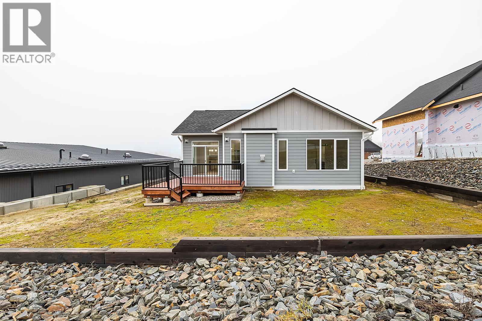 712 Mountain View Crescent