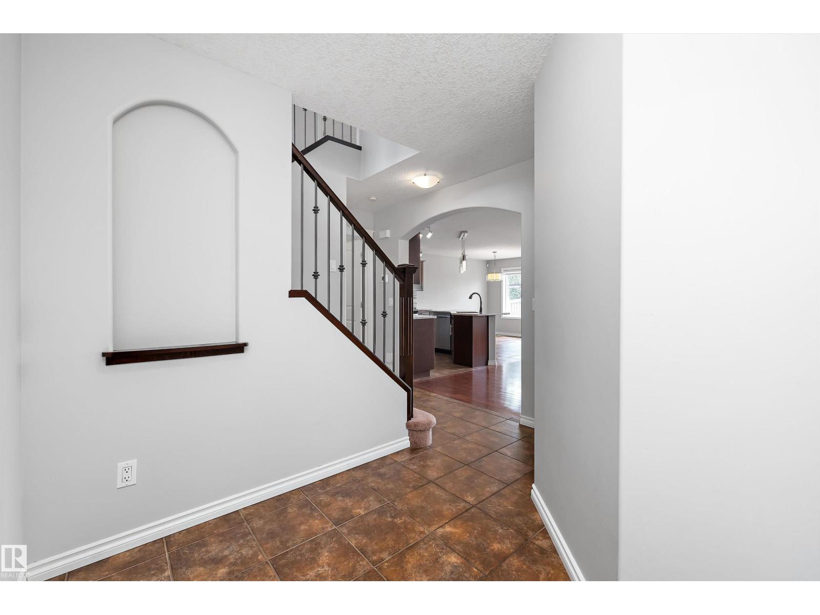 205 MACEWAN RD SW