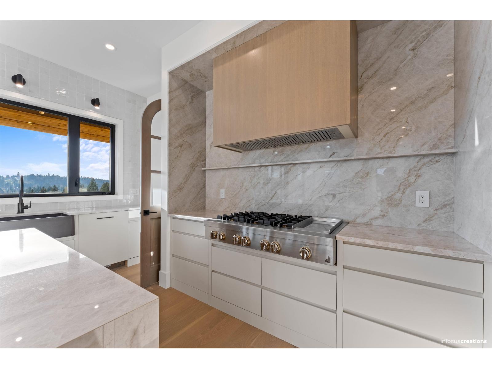 9181 HATZIC RIDGE DRIVE