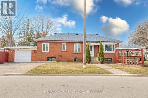 40 LOMBARDY CRESCENT Toronto (Kennedy Park) ON M1K4N8