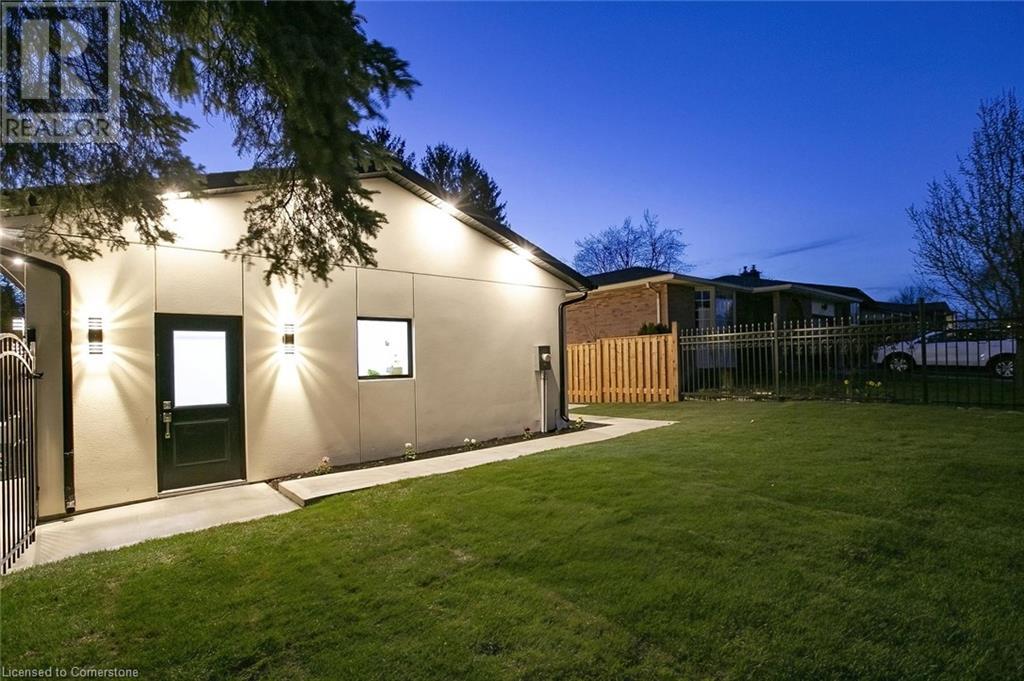 633 GREEN MEADOW Crescent