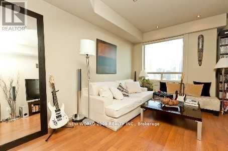 PH09 - 633 BAY STREET