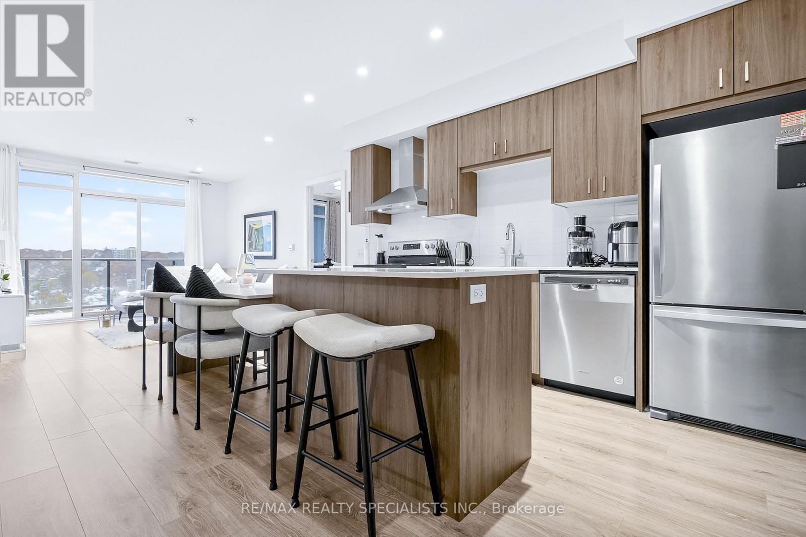 1310 - 15 GLEBE STREET