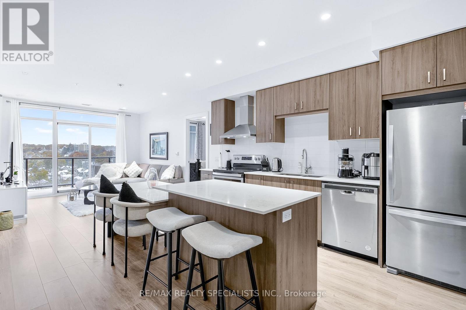 1310 - 15 GLEBE STREET