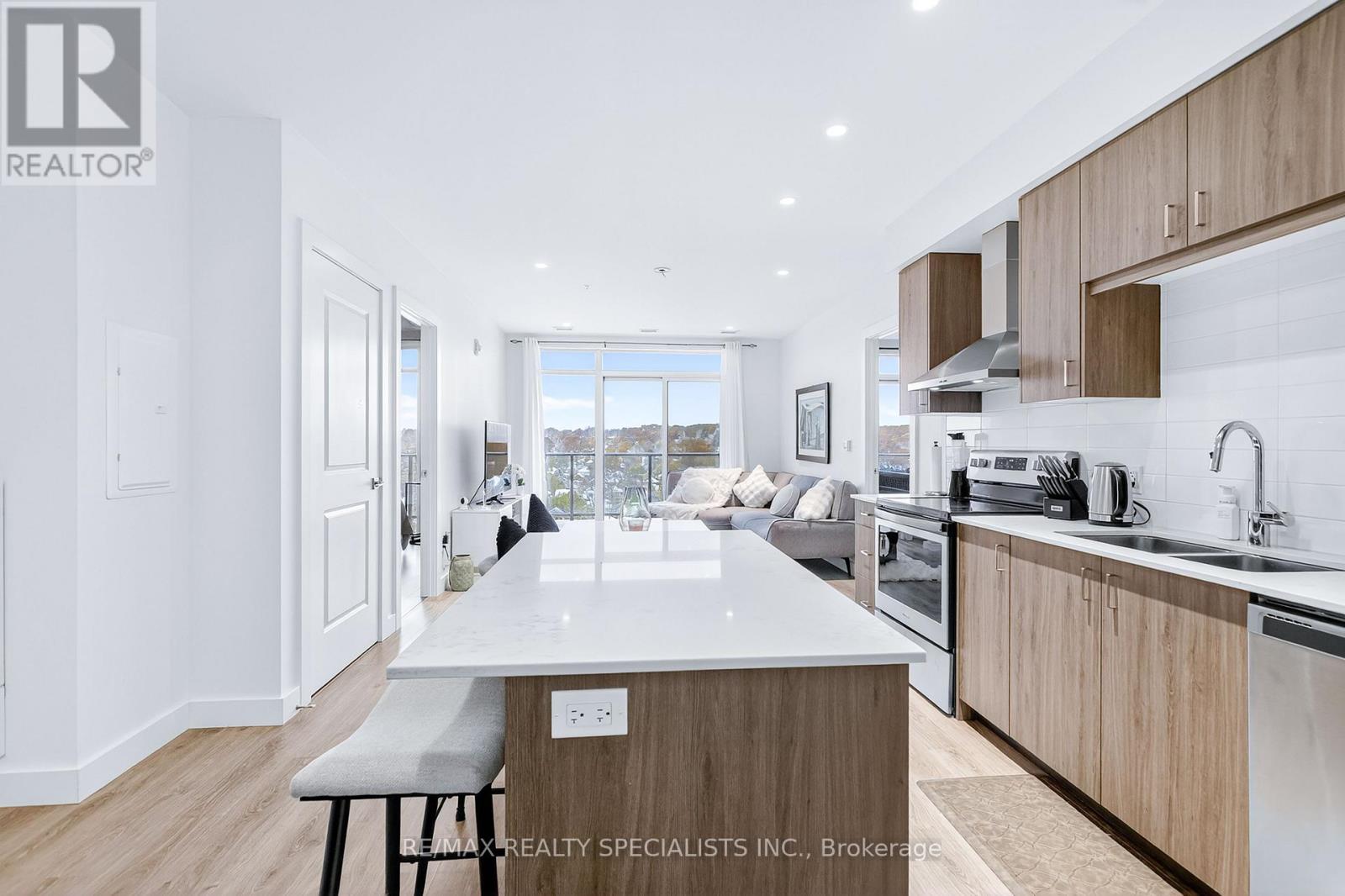 1310 - 15 GLEBE STREET