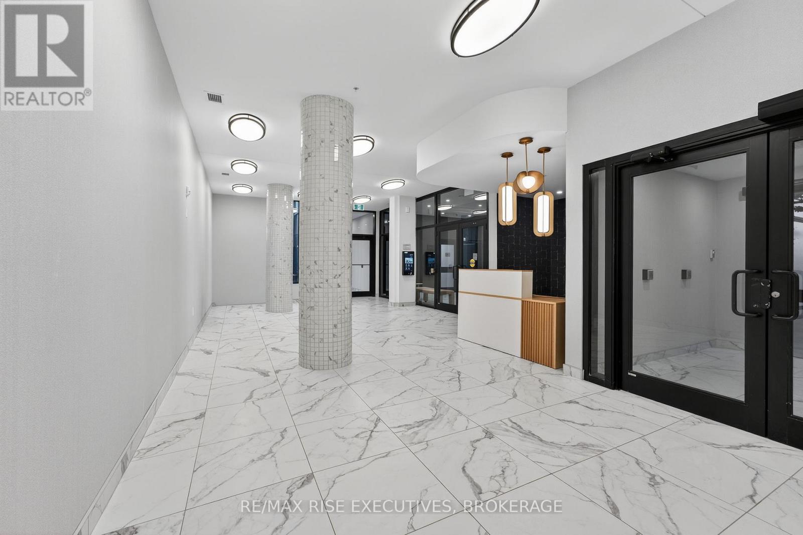 810 - 223 PRINCESS STREET