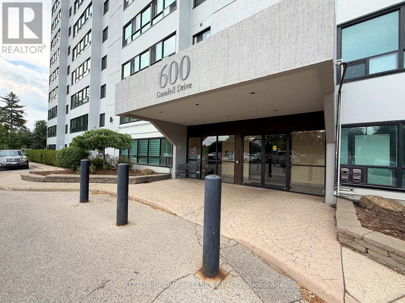 810 - 600 GRENFELL DRIVE