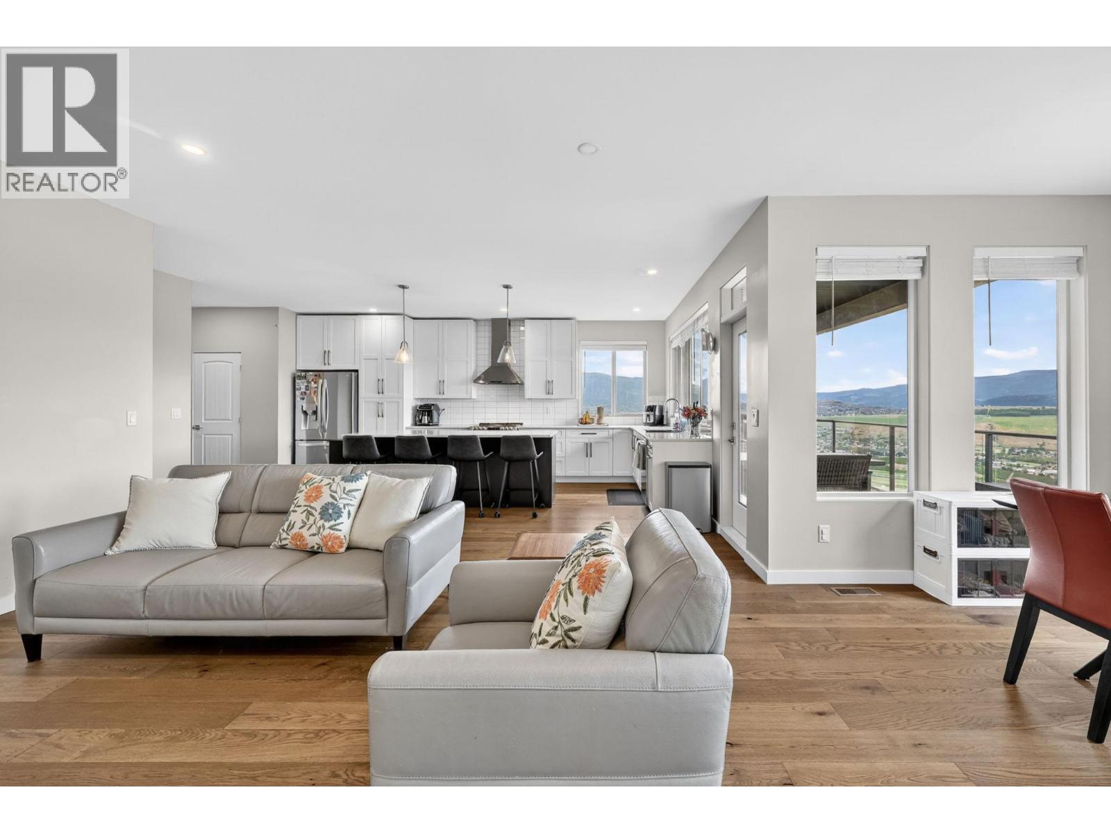 595 Vineyard Way N Unit# 1