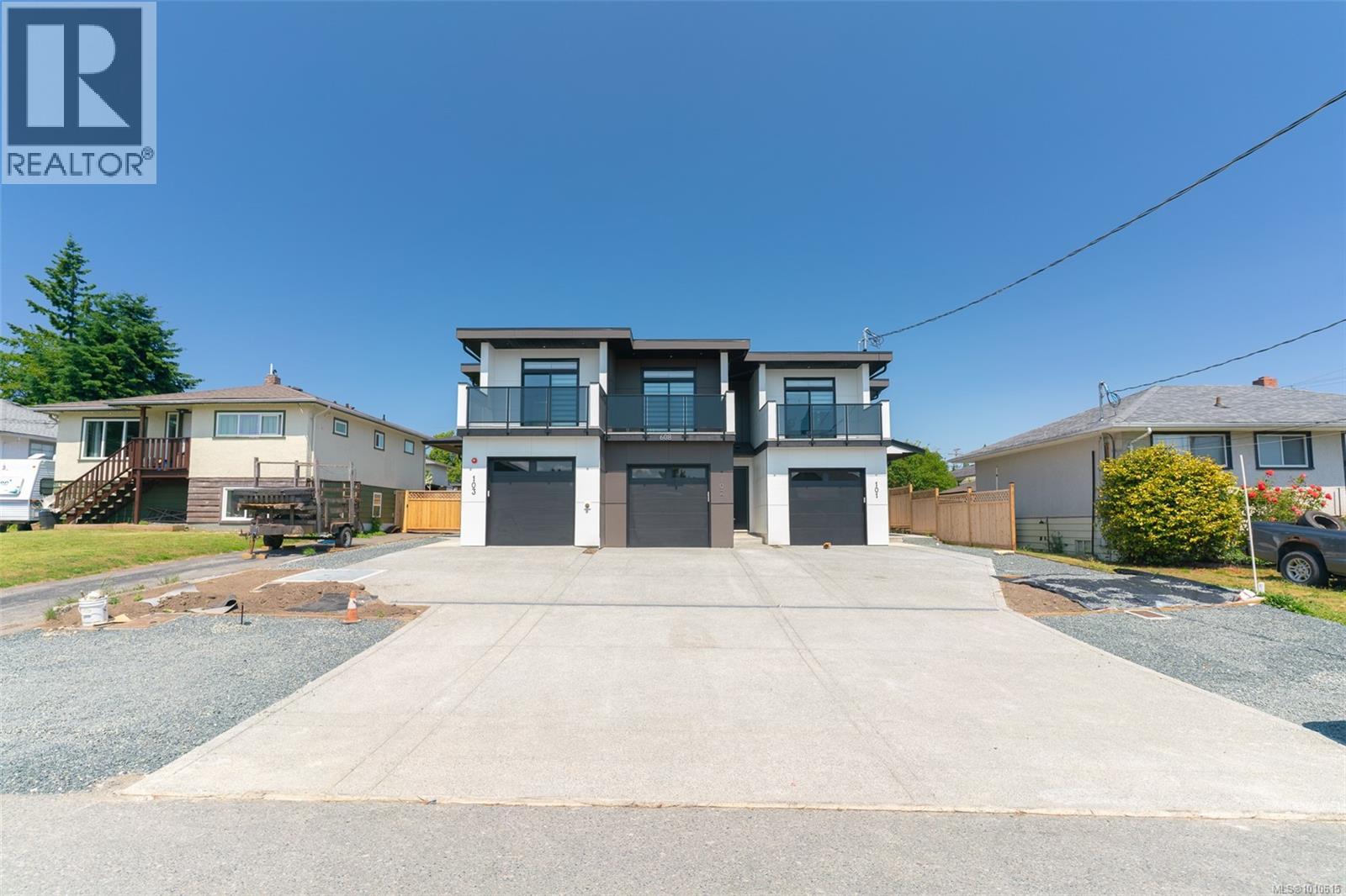 103 608 SANDY Crt