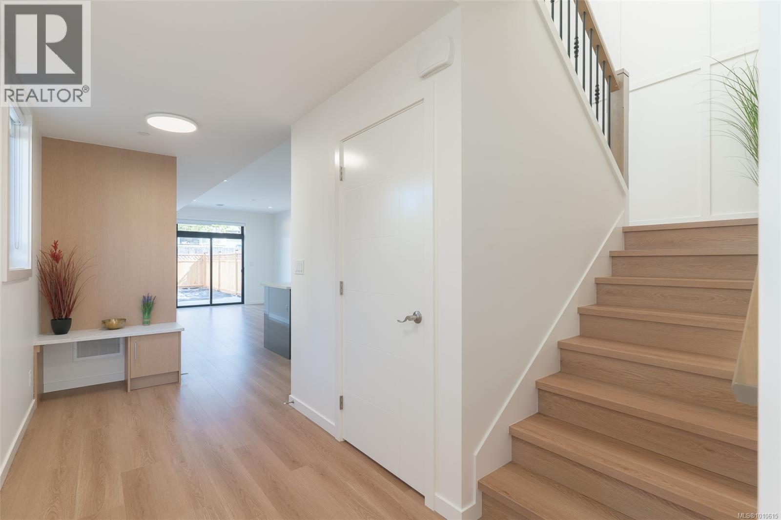 103 608 SANDY Crt