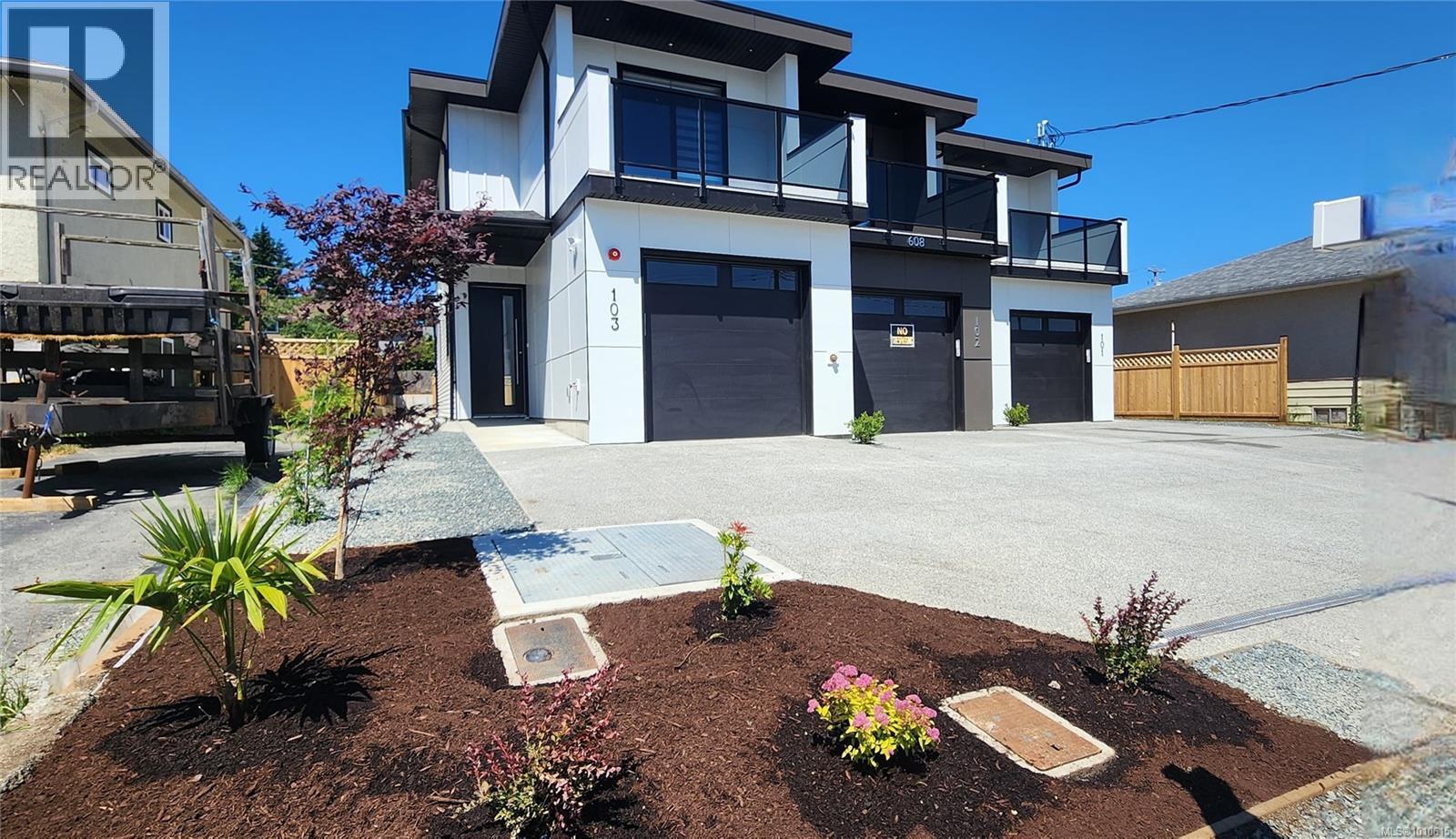 103 608 SANDY Crt