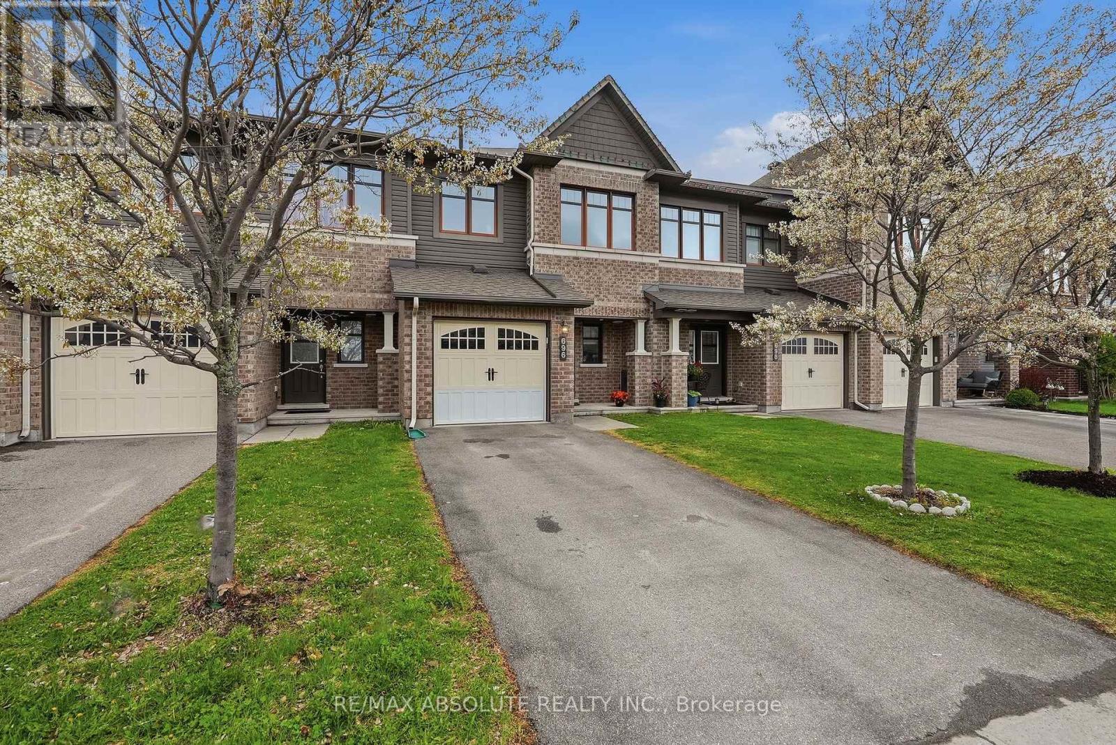 Photo 1 of 44 — 696 TRIGORIA CRESCENT, Ottawa, ON K4A1A8