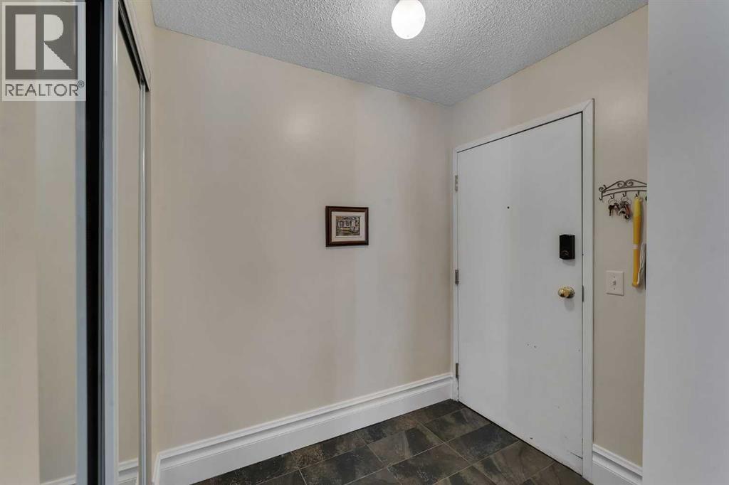 106, 7106 Valleyview Park SE