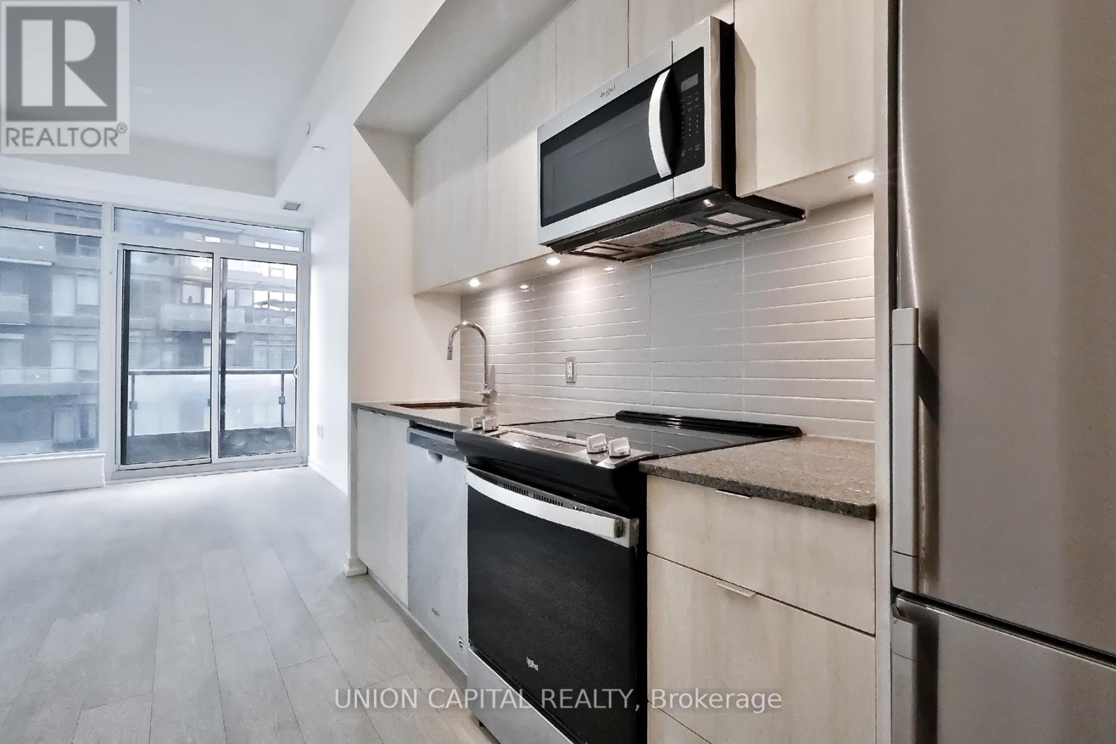 702E - 8868 YONGE STREET