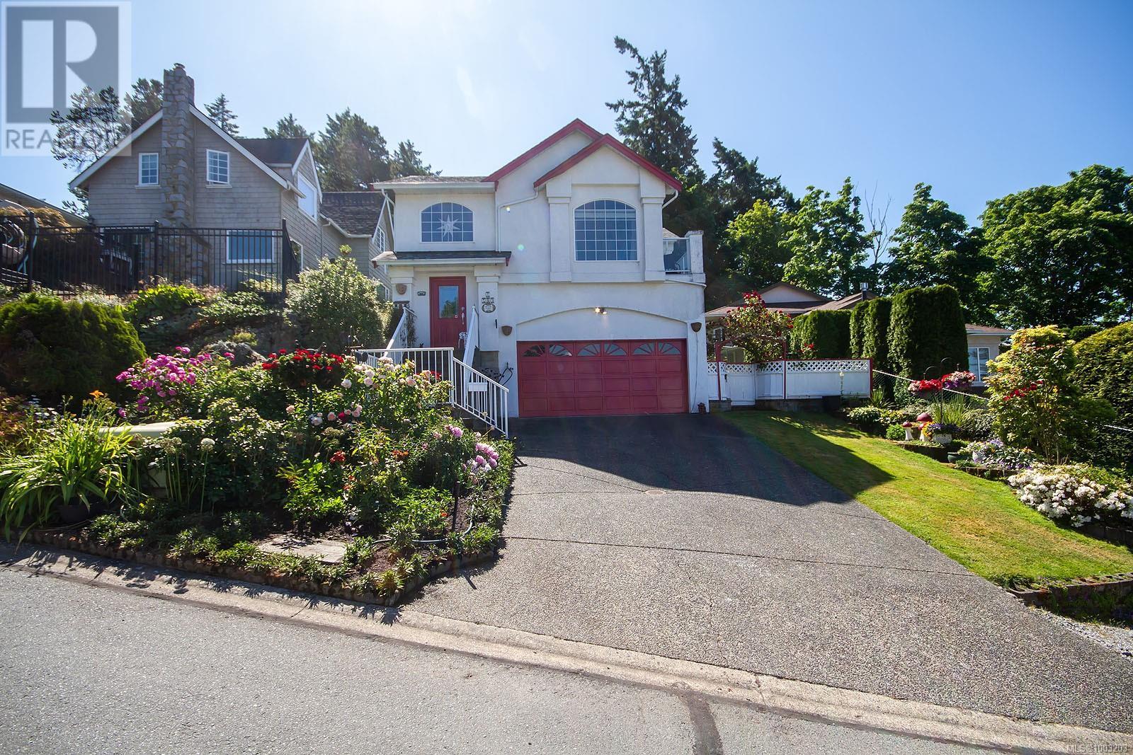 2 709 Luscombe Pl