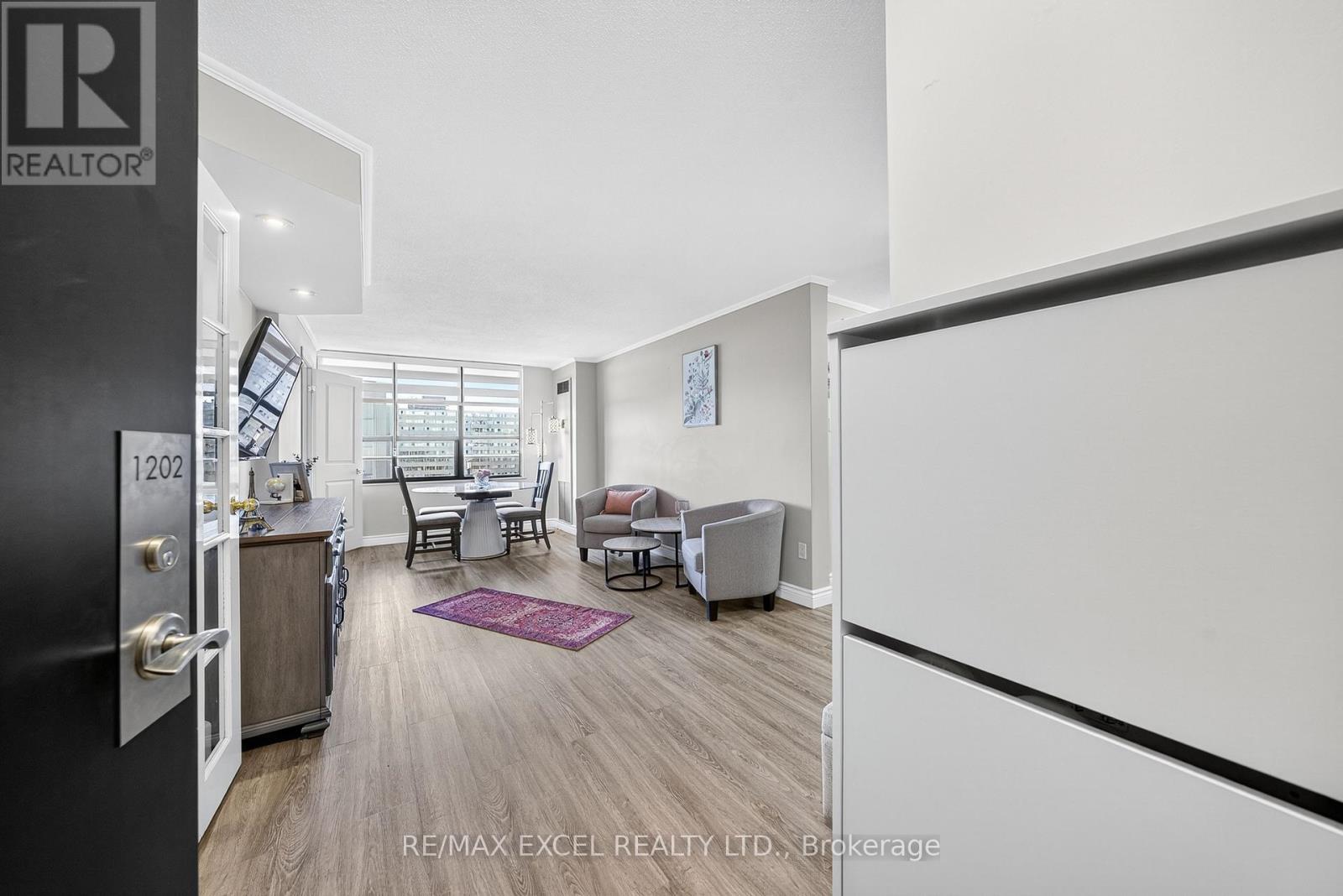 1202 - 2721 VICTORIA PARK AVENUE