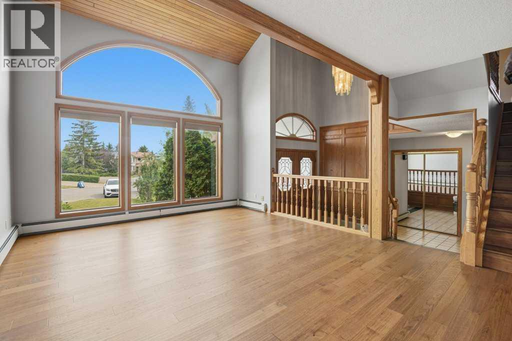 119 Strathbury Bay SW