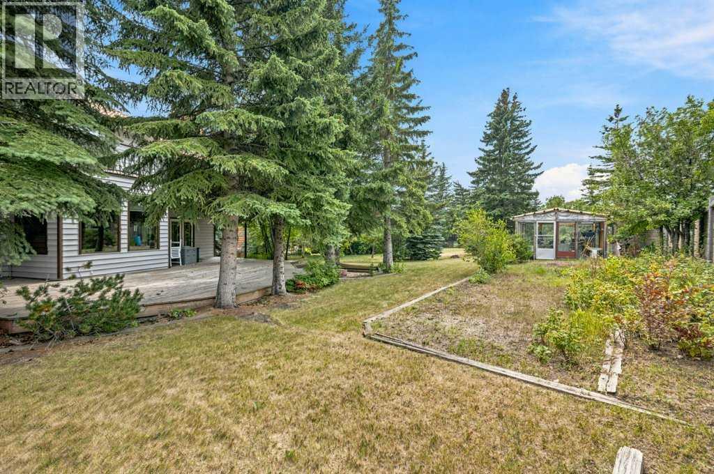 119 Strathbury Bay SW