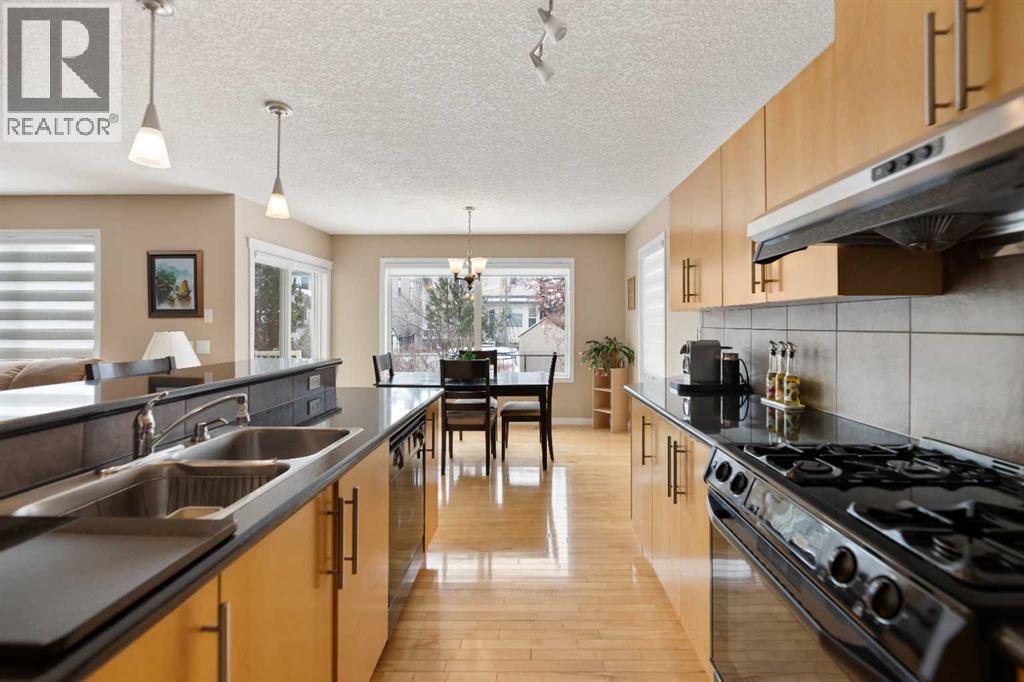 43 Cougarstone Court SW