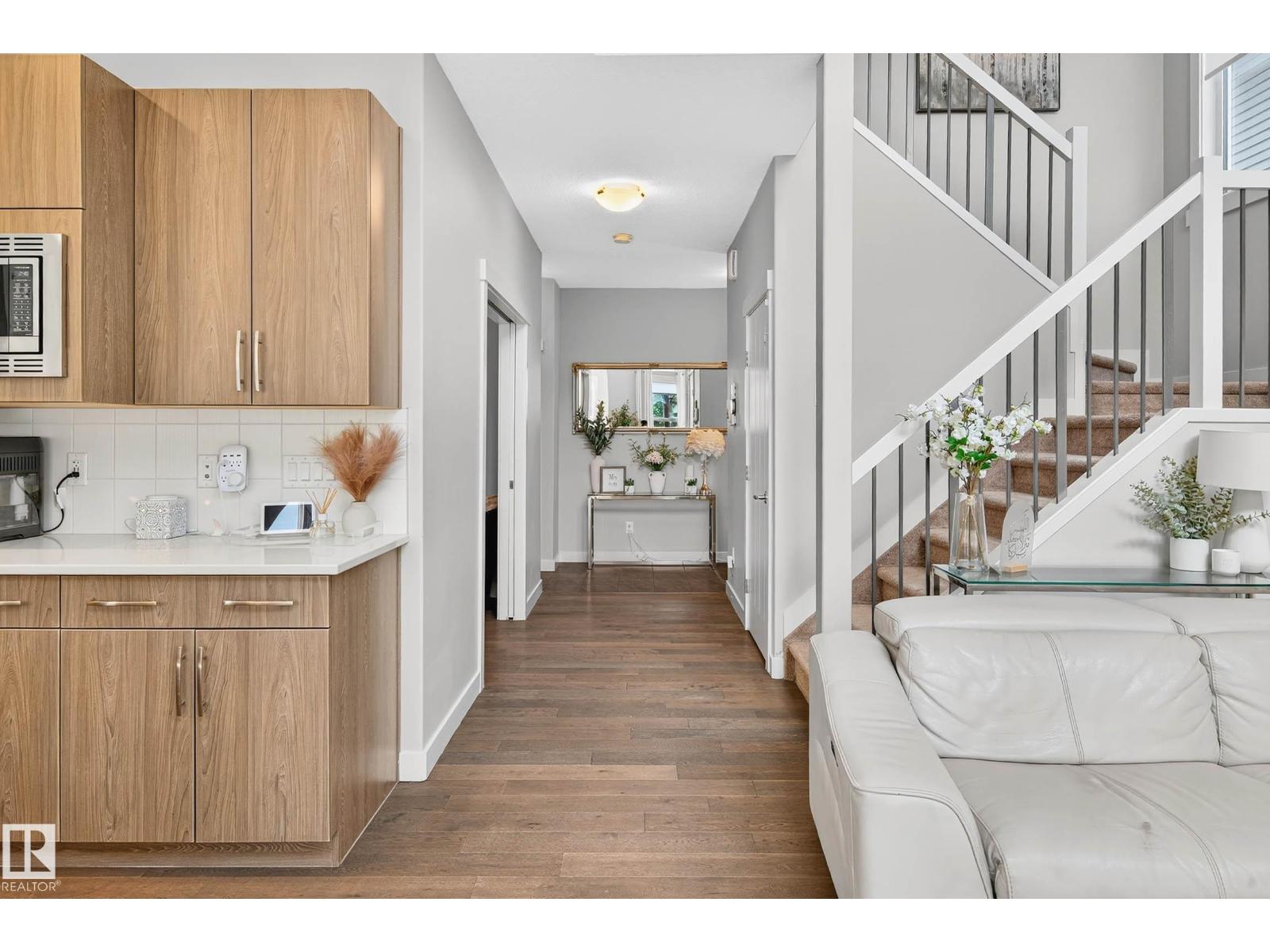 5915 19 AV SW