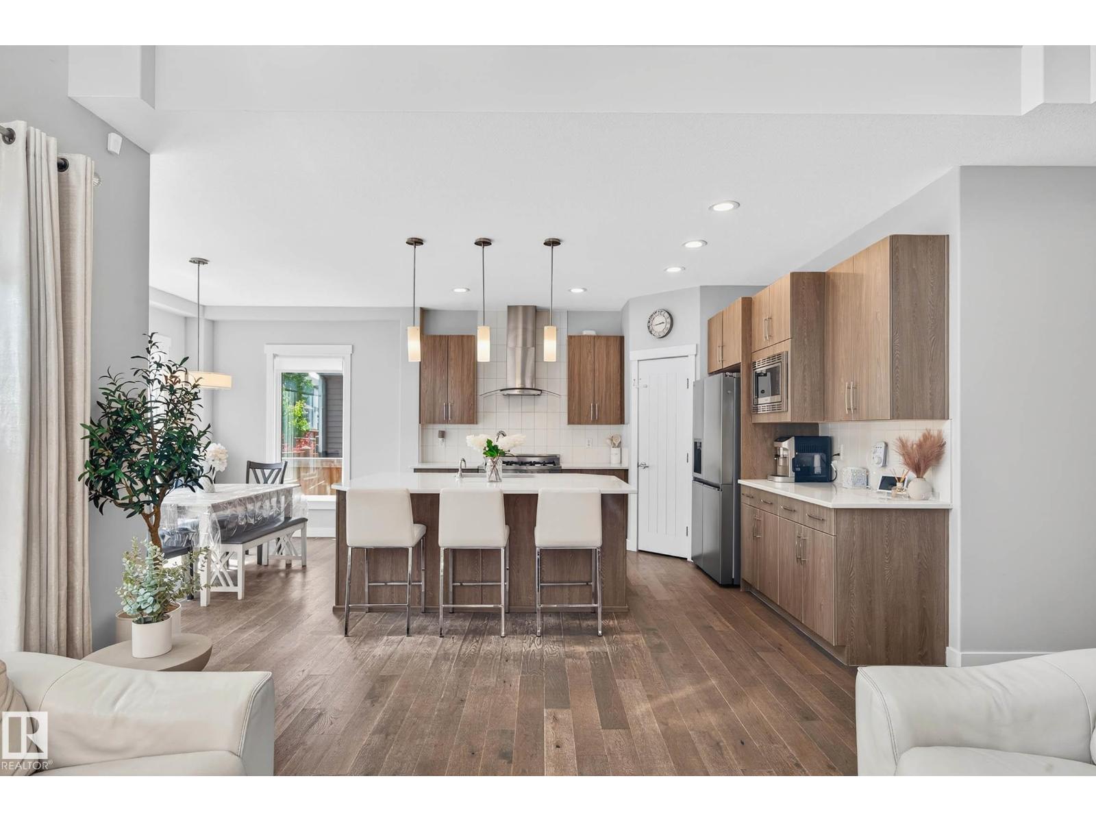 5915 19 AV SW