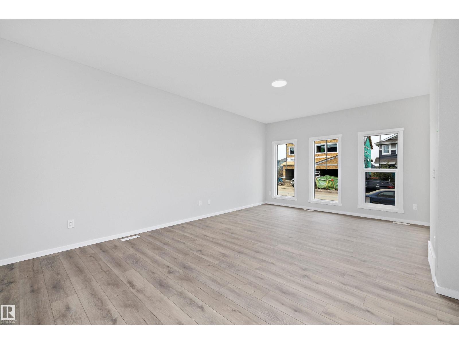 5723 Hawthorn Common SW