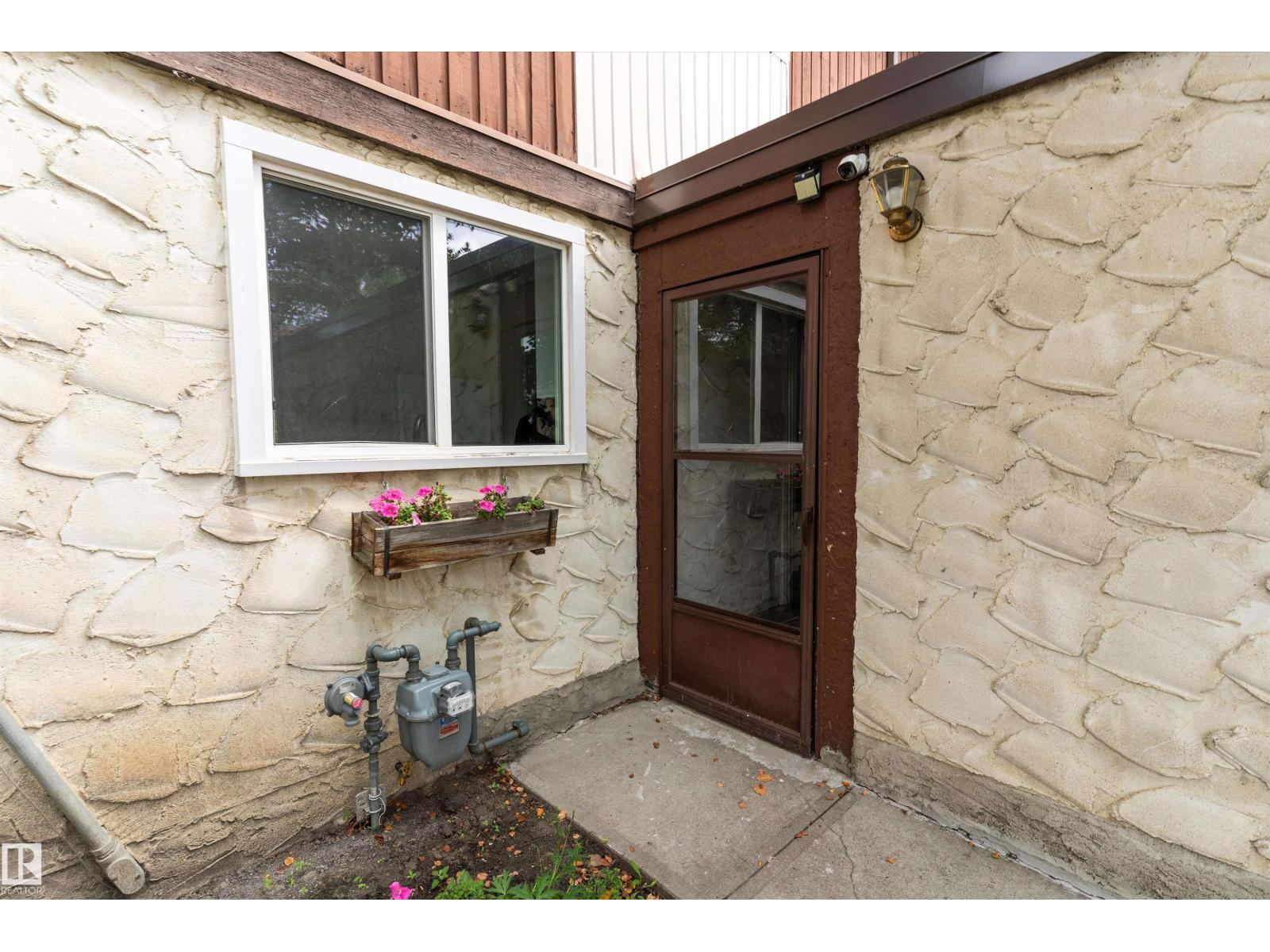 17406 76 AV NW