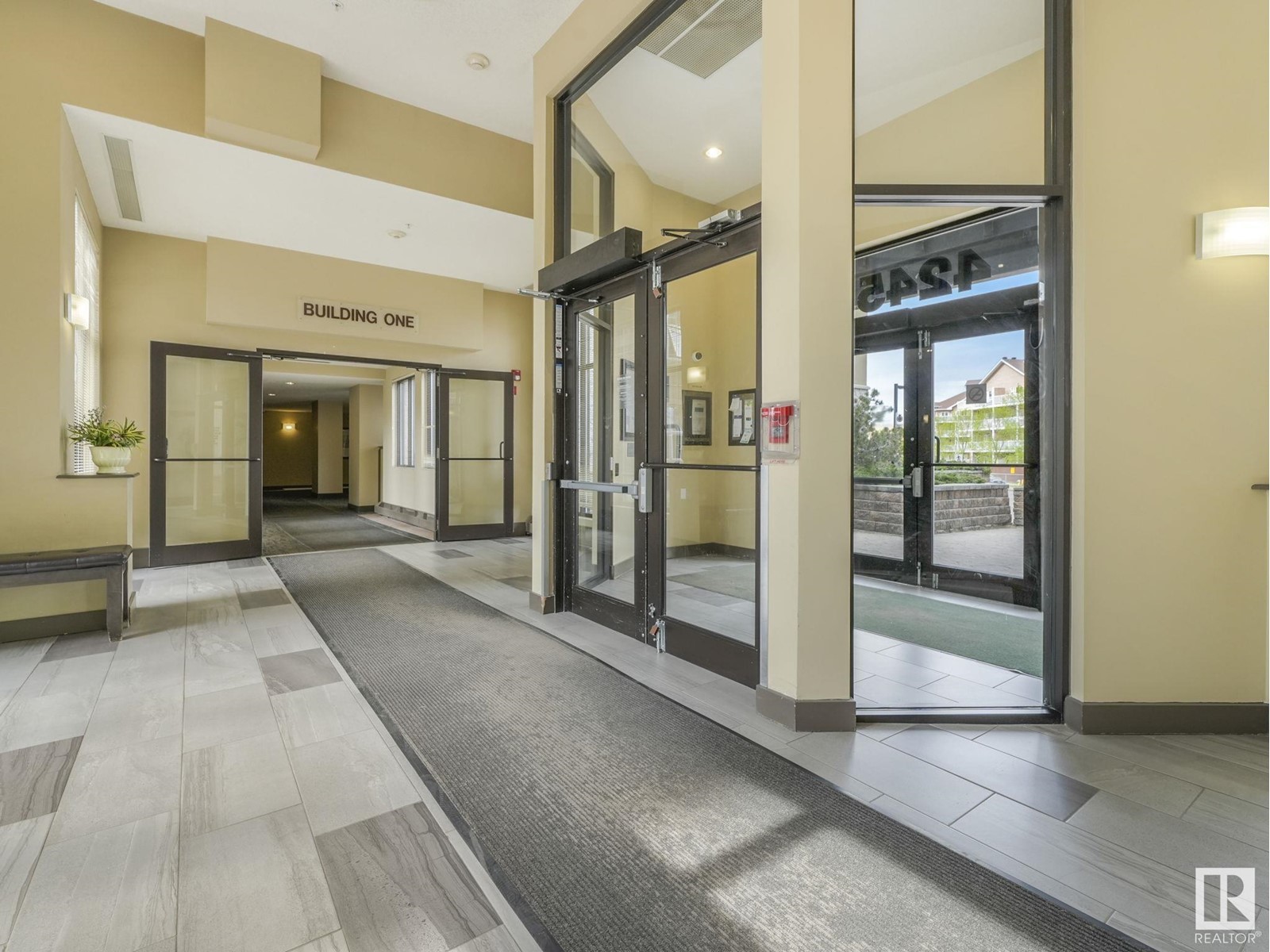 #2-116 4245 139 AV NW