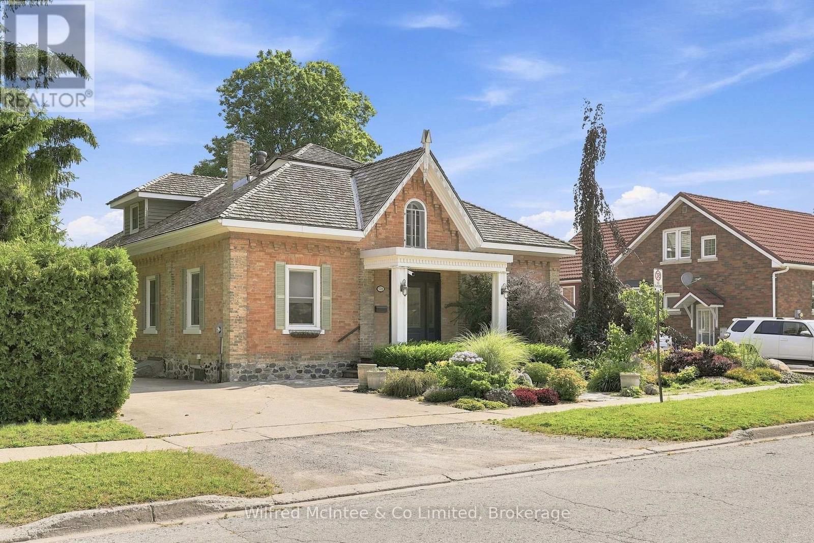 591 ELGIN STREET