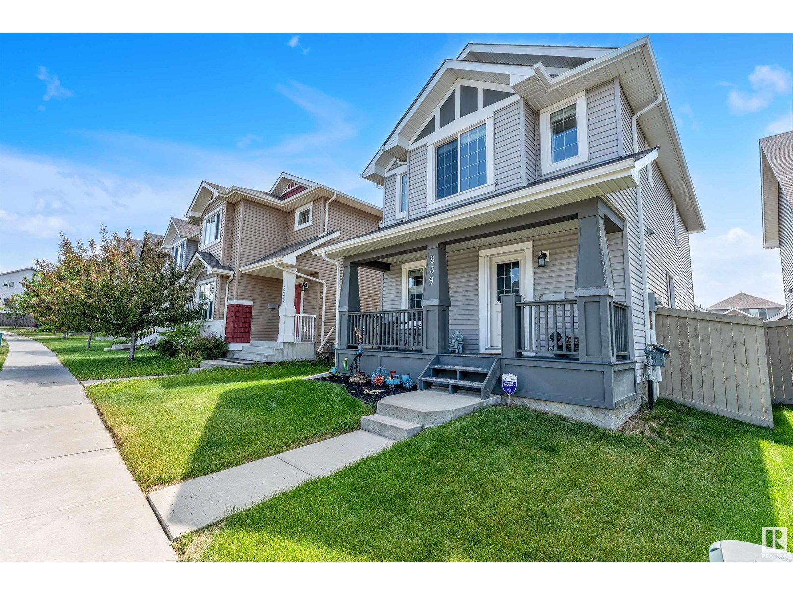 839 37 AV NW