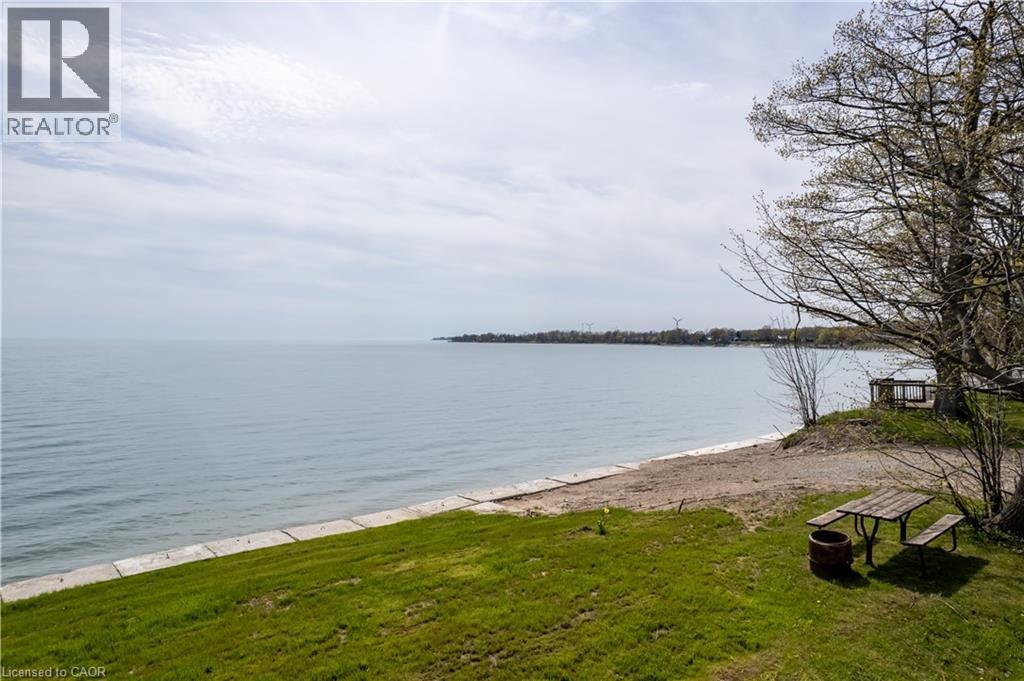 557 EDGEWATER Place