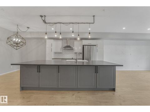 #228 10407 122 ST NW Edmonton AB T5N4C1