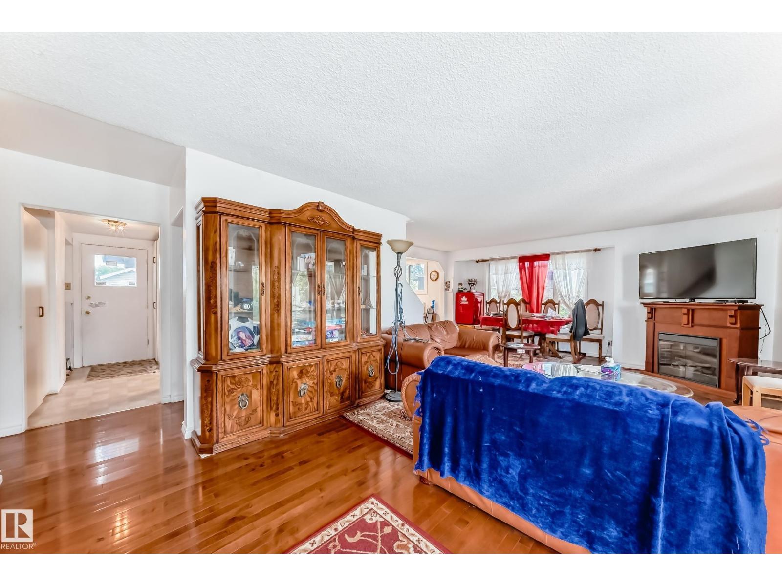 6804 102A AV NW