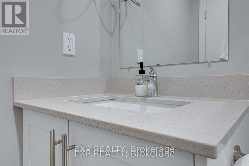 1 - 104 WELLINGTON STREET N