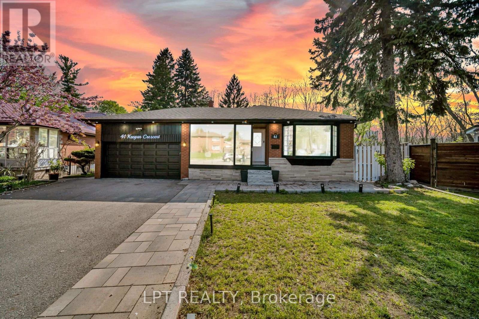 Photo 1 of 50 — 41 KEEGAN CRESCENT, Toronto (York University Heights), ON M3J1G1