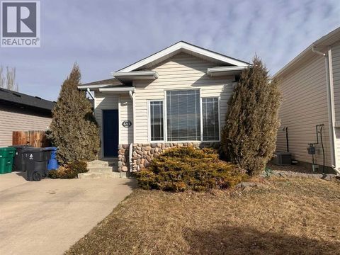 613 Squamish Lane W Lethbridge AB T1K7W7