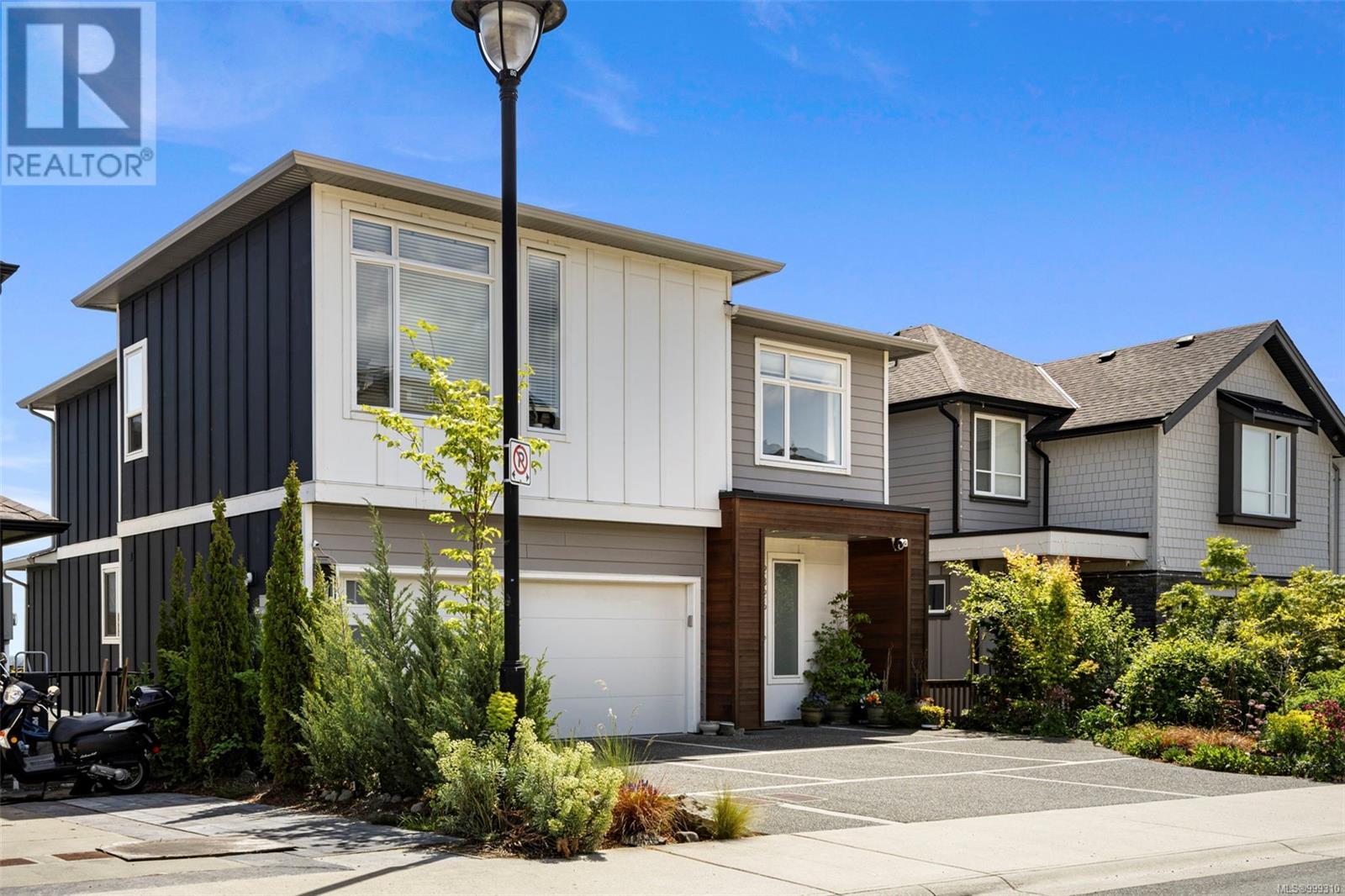 2326 Azurite Cres